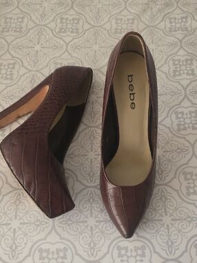 bebe Dark Brown Croc-Embossed Pointed Pumps